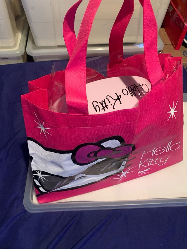 Lata Hello Kitty grande