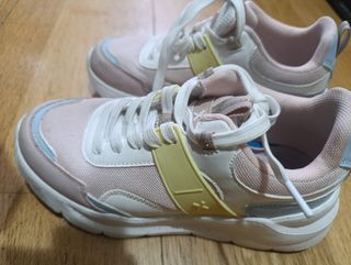 Zapatillas Xti rosa y blancas - talla 35