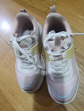 Zapatillas Xti rosa y blancas - talla 35