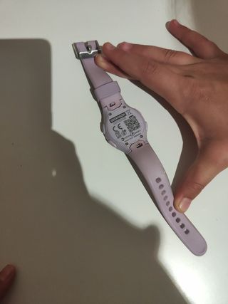 Reloj digital morado