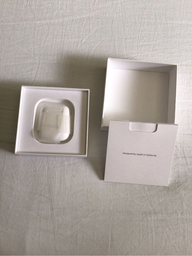 AirPods Apple con estuche