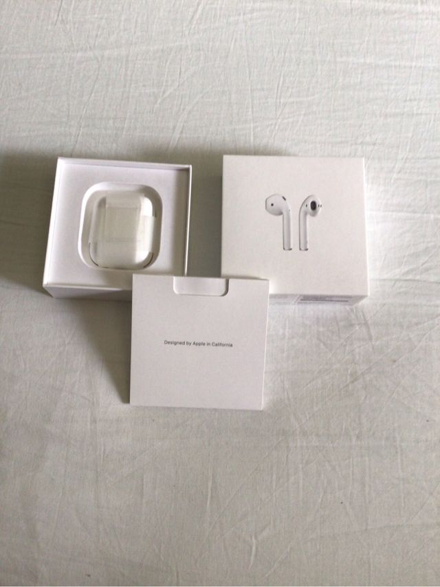 AirPods Apple con estuche