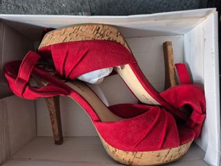 Sandalias rojas Benini tacón- nuevas