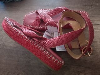 Sandalias rojas esparto plataforma