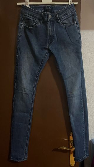 LEE OFERTA Pantalón vaquero S BERSHKA COMO NUEVOS
