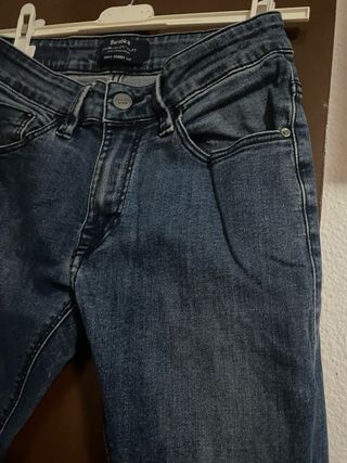 LEE OFERTA Pantalón vaquero S BERSHKA COMO NUEVOS