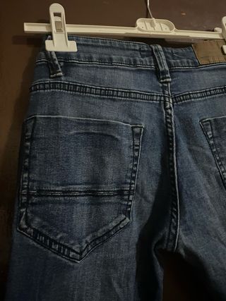 LEE OFERTA Pantalón vaquero S BERSHKA COMO NUEVOS