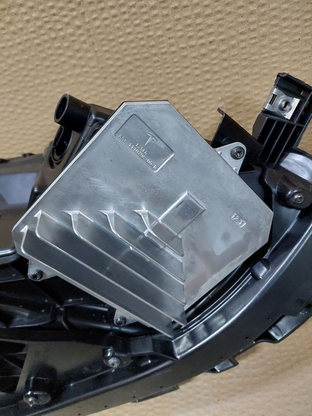 FARO IZQUIERDO TESLA MODEL 3 2023 CENTRALITA NUEVA