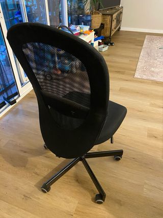 Silla oficina giratoria negra regulable de altura