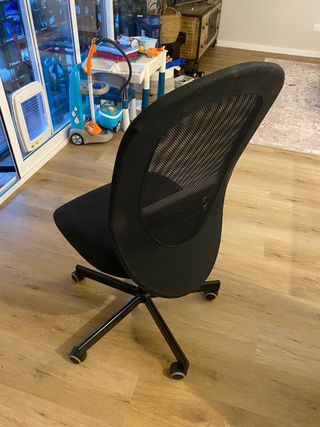 Silla oficina giratoria negra regulable de altura