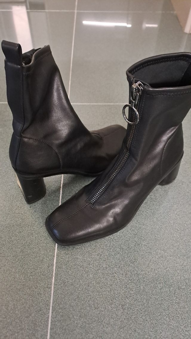 Botines negros de tacón