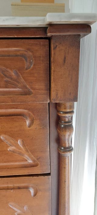 Cómoda antigua de madera