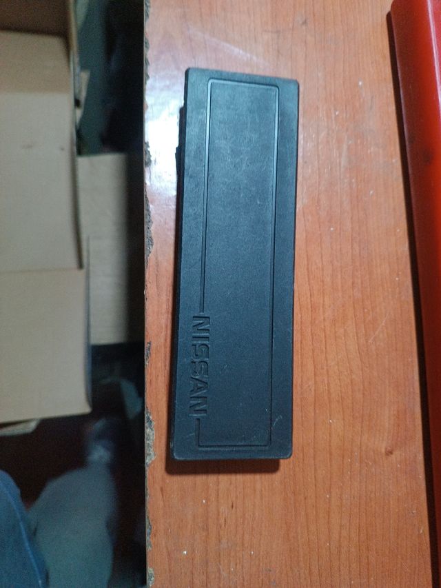 Tapa Nissan - Caja portaobjetos