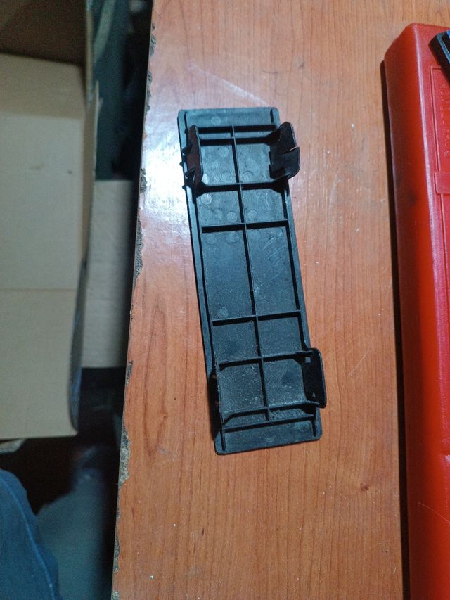 Tapa Nissan - Caja portaobjetos