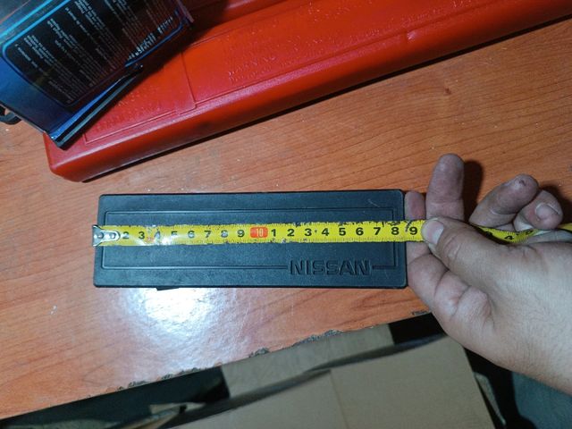 Tapa Nissan - Caja portaobjetos