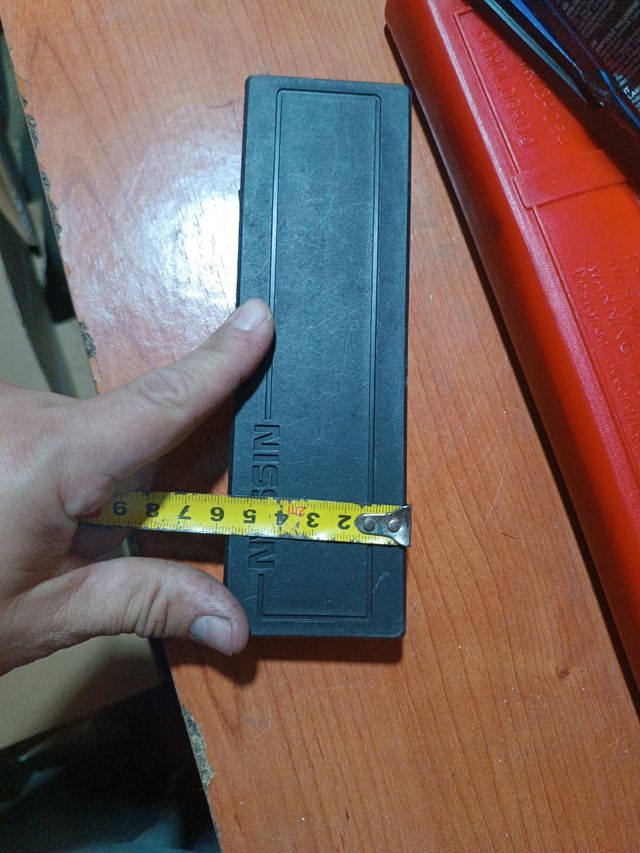 Tapa Nissan - Caja portaobjetos