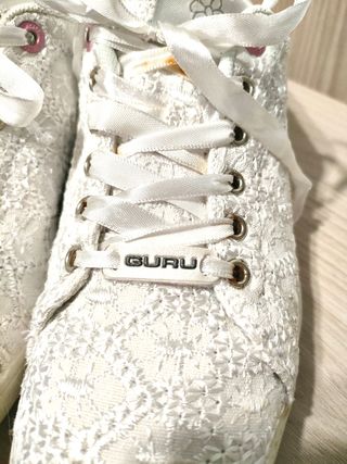 Scarpe Guru bianche in pizzo