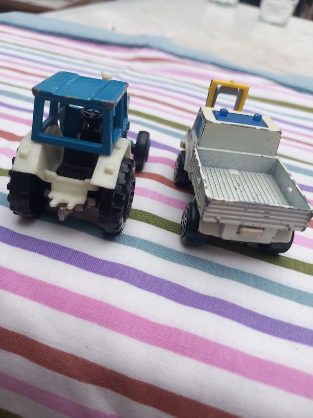 Trattore e carrello elevatore in miniatura