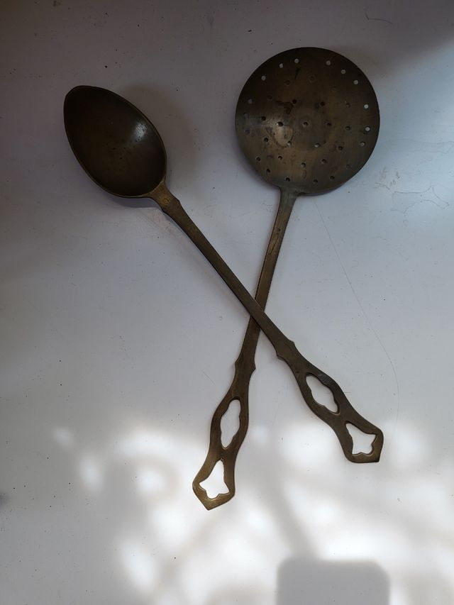 Cucharones antiguos de metal