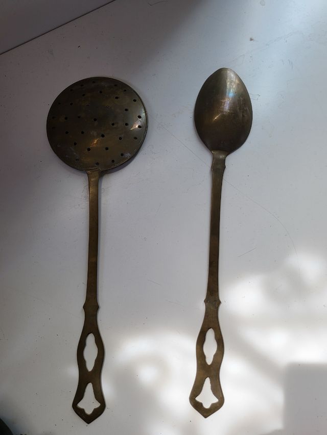Cucharones antiguos de metal