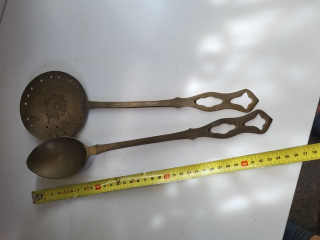 Cucharones antiguos de metal