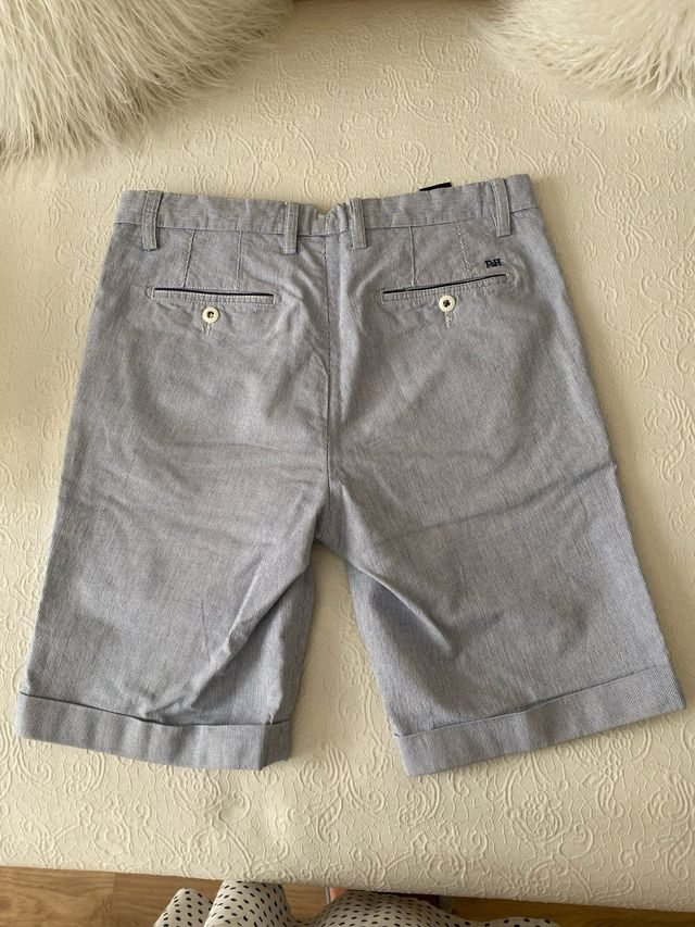 Bermuda Pedro del Hierro. De rayitas azul y blanco