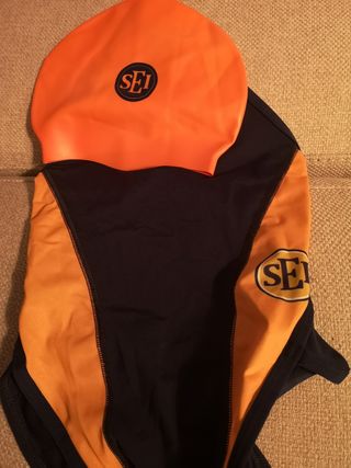Bañador y gorro natación SEI
Talla 12