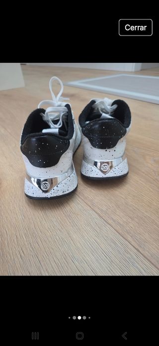 Zapatillas Michael Kors blancas y plateadas