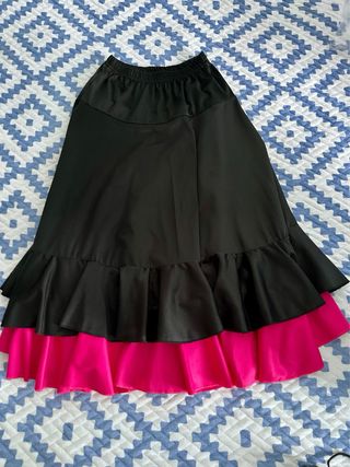 Lote flamenco: falda, zapatos t.33 y castañuelas 