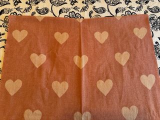 Bufanda corazones rosa-beige