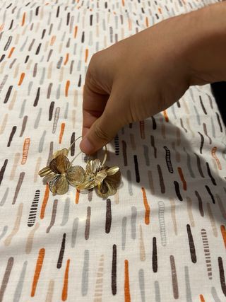 Pendientes dorados flores