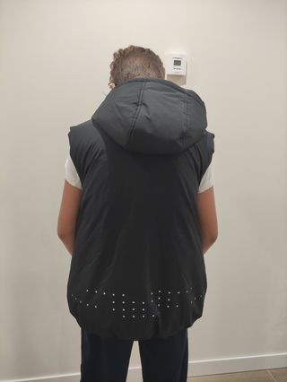 Chaleco Zara negro talla 164 o 13 y 14 años