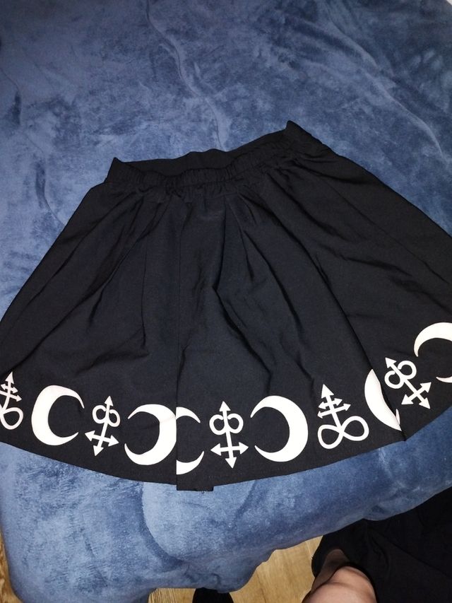 Falda gótica negra