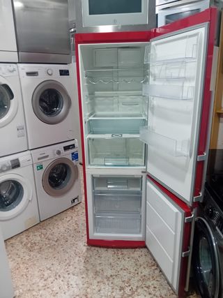 Nevera Electrolux roja