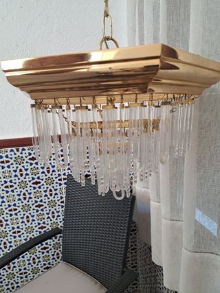 Lámpara vintage dorada con cristales