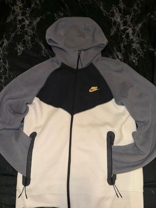 Sudadera Nike Tech Fleece gris-blanca