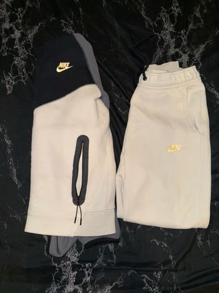 Sudadera Nike Tech Fleece gris-blanca