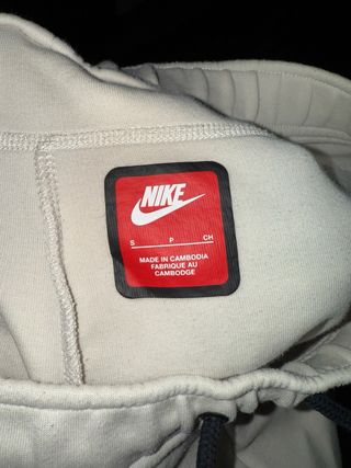 Sudadera Nike Tech Fleece gris-blanca
