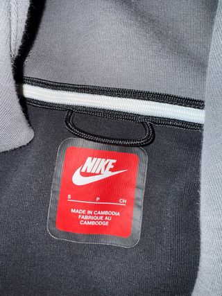 Sudadera Nike Tech Fleece gris-blanca