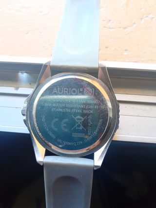 Reloj deportivo gris plata