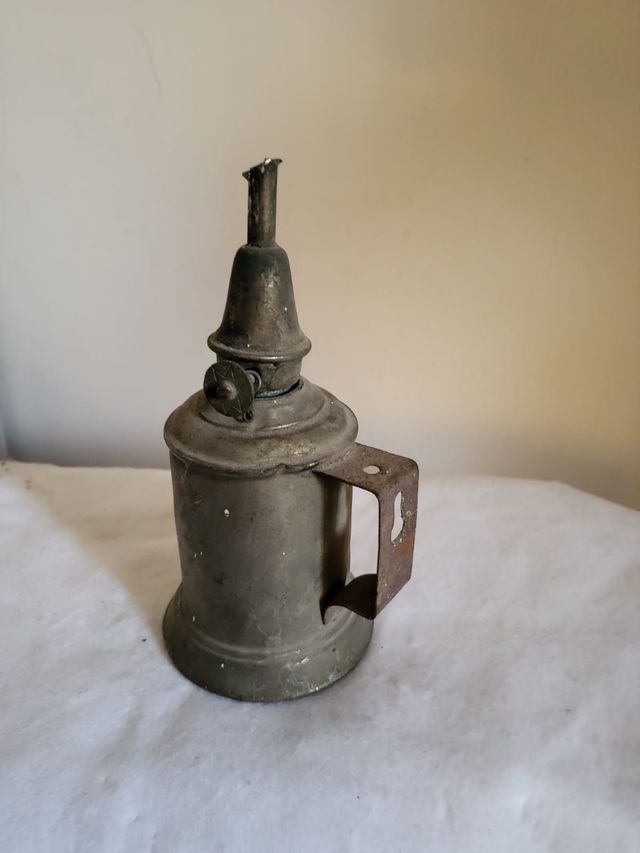 Quinqué antiguo de metal
