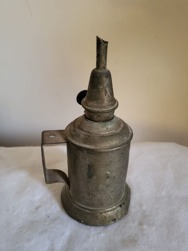Quinqué antiguo de metal