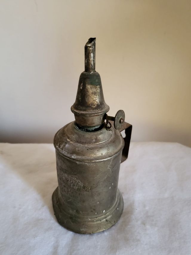 Quinqué antiguo de metal