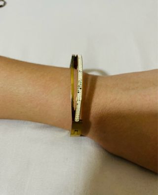 Pulsera dorada con detalles diamante