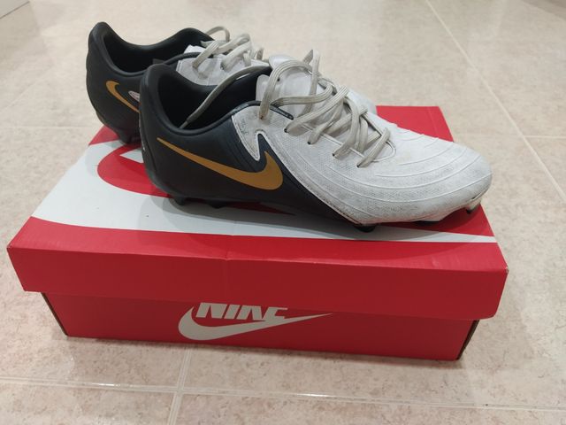 Botas Nike fútbol - césped artificial