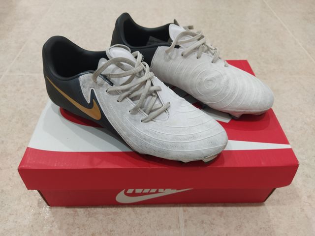Botas Nike fútbol - césped artificial