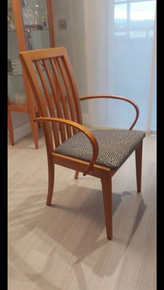 Mesa comedor y 4 sillas madera de gran calidad