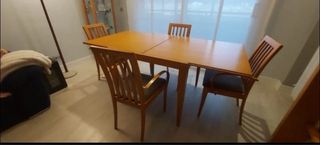 Mesa comedor y 4 sillas madera de gran calidad