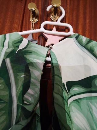 Vestido largo estampado hojas verdes