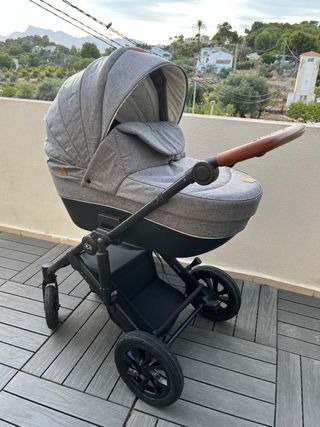 Carro bebé gris con parasol